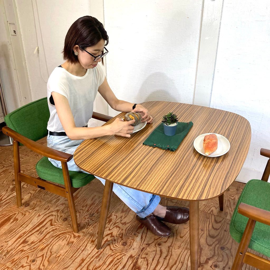 完璧 カリモク Dテーブル - 机/テーブル