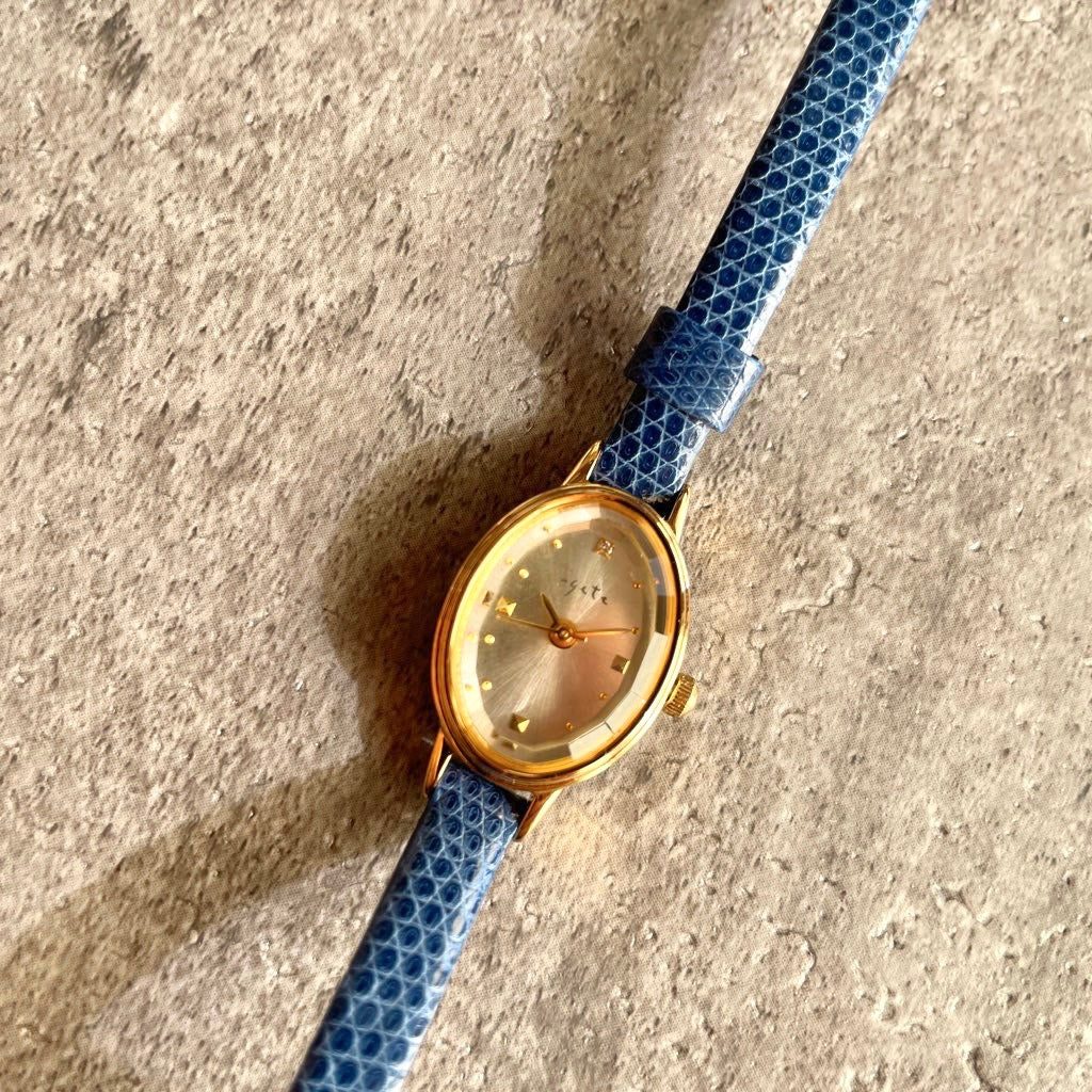 アガット　華奢な腕時計ファッション小物