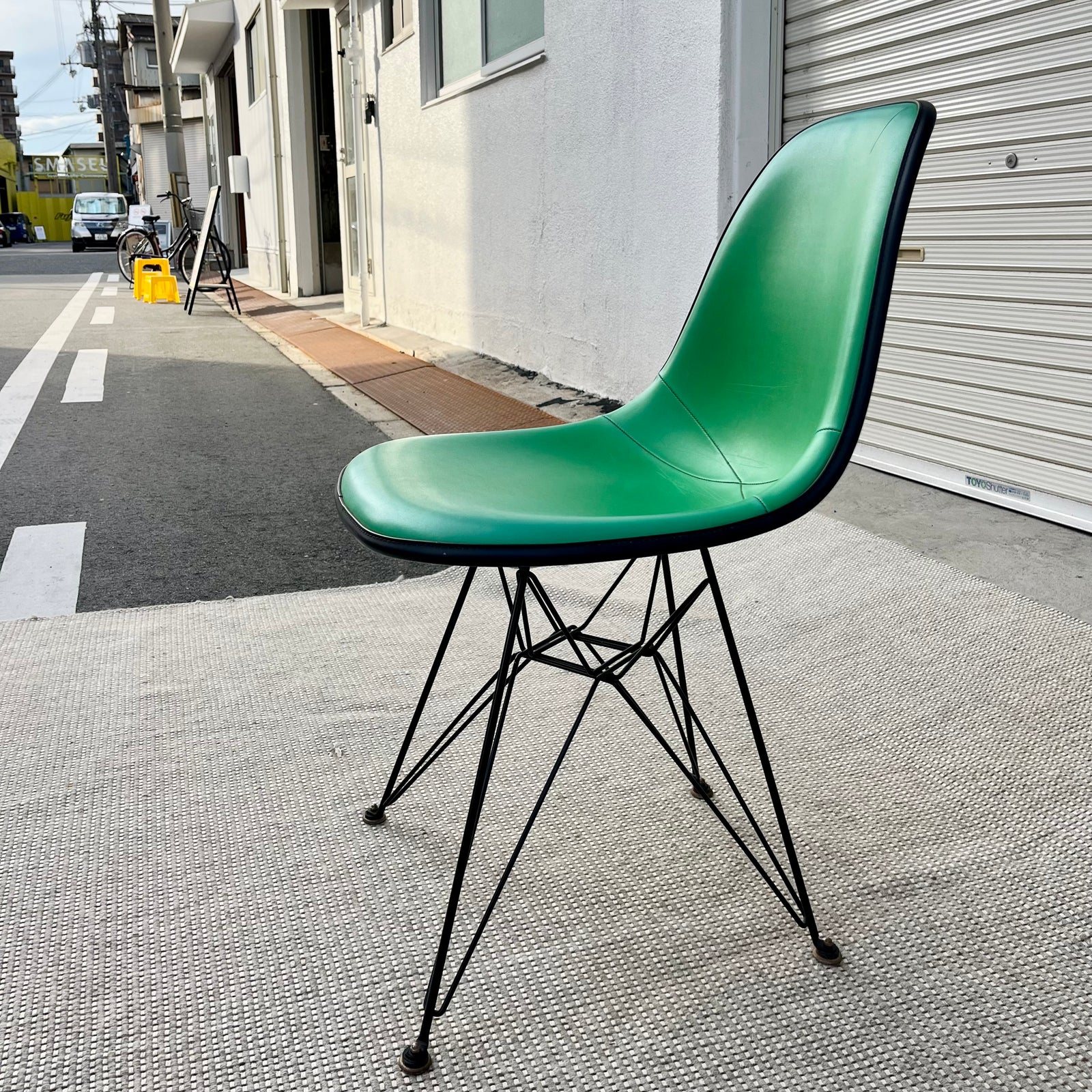 ハーマンミラー Herman Miller サイドシェルチェア 2nd ナウガレザー エッフェルベース イームズ ヴィンテージ 中古 グリーン –  Restyle