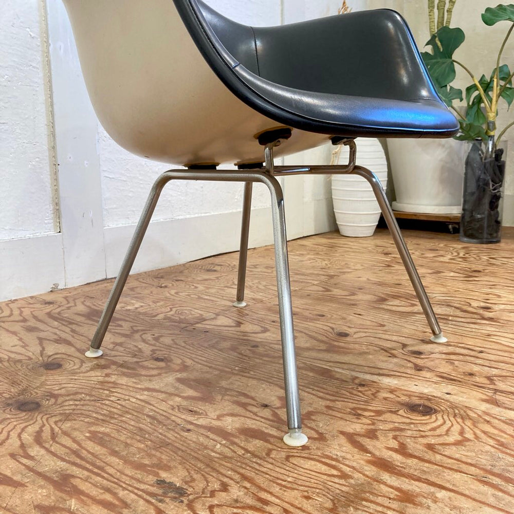 サブスクレンタル専用】ハーマンミラー Herman Miller アームシェルチェア 3rd ナウガレザー Hベース チャールズ＆レイ・イームズ 中古  – RESTYLE