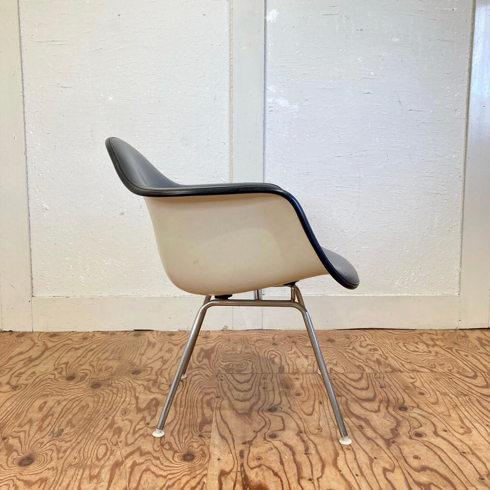 サブスクレンタル専用】ハーマンミラー Herman Miller アームシェルチェア 3rd ナウガレザー Hベース チャールズ＆レイ・イームズ 中古  – RESTYLE