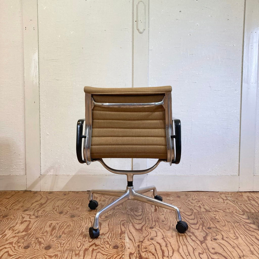 ハーマンミラー / Herman Miller イームズ アルミナムグループマネジメントチェア デスクチェア 4本レッグ ヴィンテージ 中古 –  Restyle