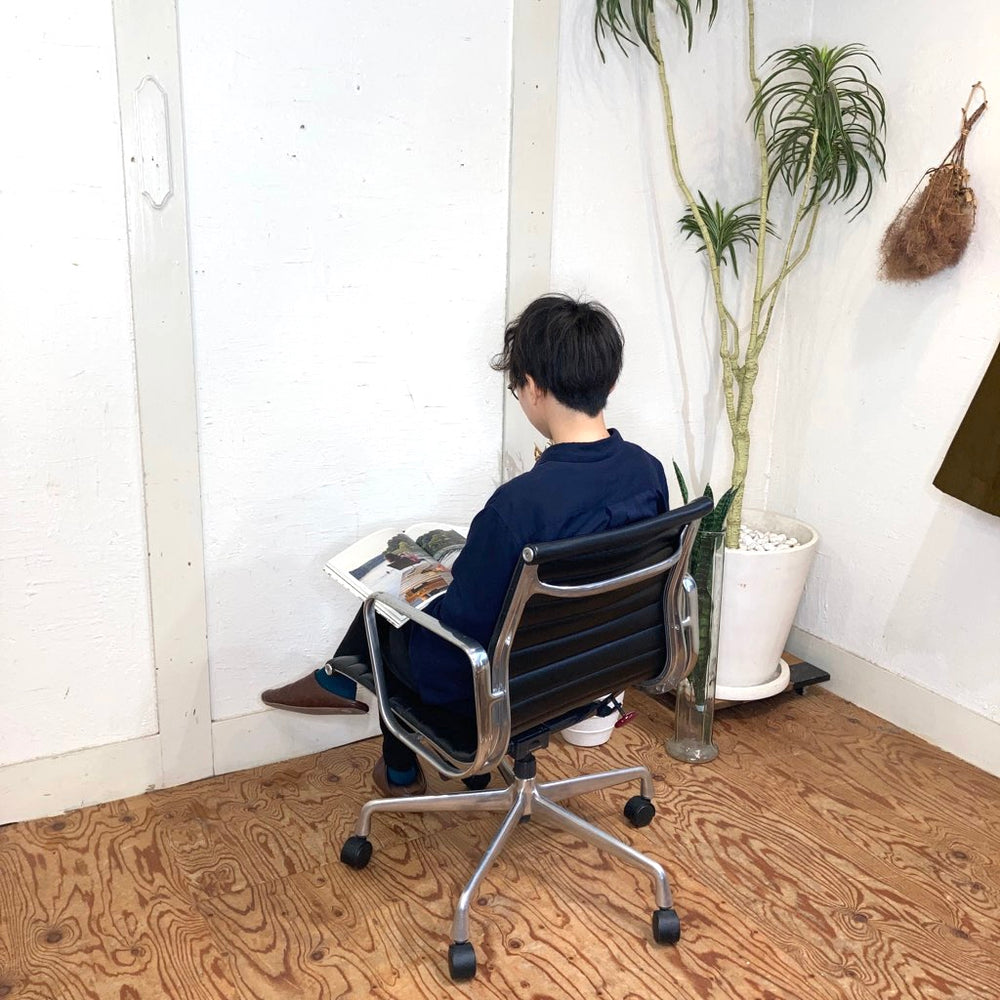 ハーマンミラー / Herman Miller イームズ アルミナムグループマネジメントチェア デスクチェア 5本レッグ ヴィンテージ 中古 –  RESTYLE