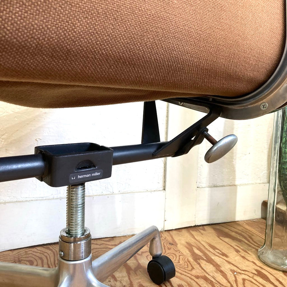 ハーマンミラー / Herman Miller イームズ ソフトパッドグループ マネジメントチェア ライトブラウン デスクチェア 4本レッグ  ヴィンテージ