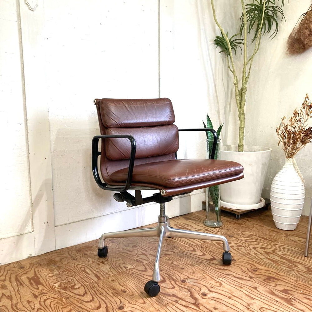 ハーマンミラー Herman Miller イームズ ソフトパッド マネジメントチェア ライトブラウン デスクチェア ヴィンテージ 中古 –  RESTYLE