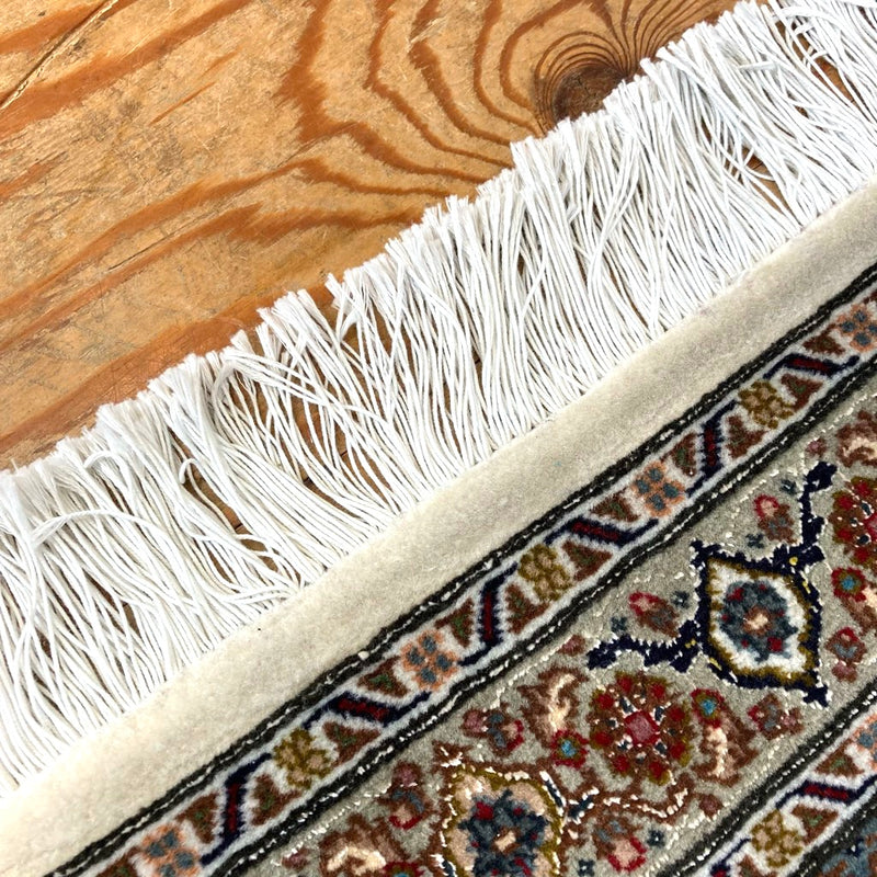 ペルシャ絨毯 小 敷物 ラグ 手織り ウール 玄関マット 【白】 中古 かわいい エキゾチック – RESTYLE