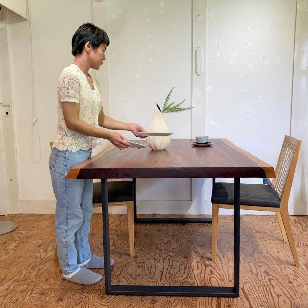 パドックの一枚板ダイニングテーブル 無垢材 リメイク家具 再生