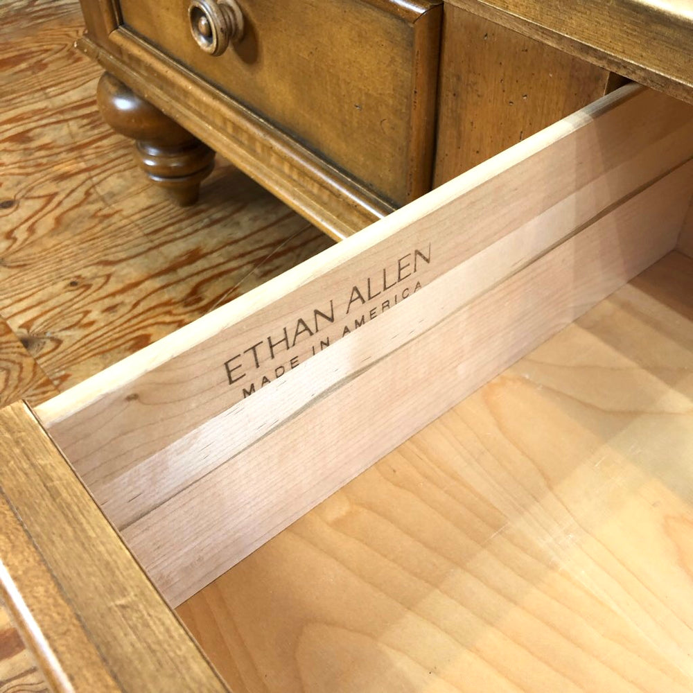 イーセンアーレン / ETHAN ALLEN ツードロアーリビングテーブル 収納付 アメリカ 中古 コロニアル アンティーク風 店舗什器 –  RESTYLE