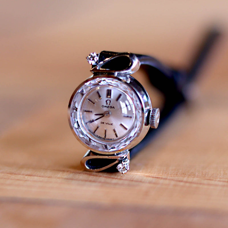 Ωオメガ レディース 腕時計 アンティークベルトの裏の皮に剥がれあります