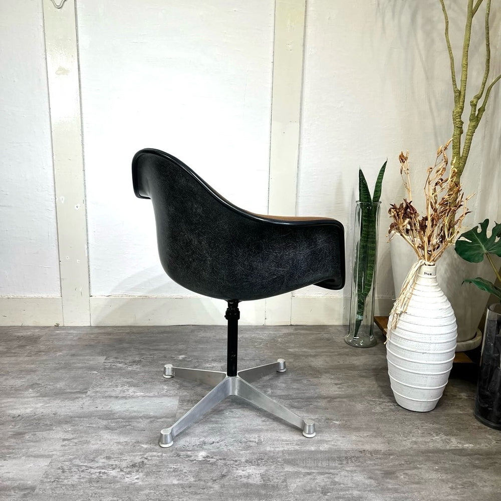 ハーマンミラー Herman Miller アームシェルチェア コントラクトベース イームズ 中古 ファブリック 名作 布 – RESTYLE