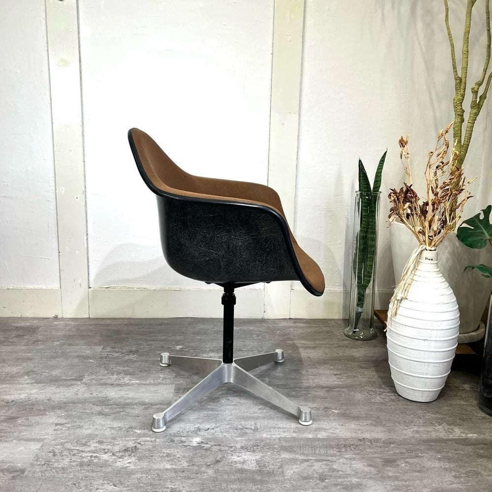 ハーマンミラー Herman Miller アームシェルチェア コントラクトベース イームズ 中古 ファブリック 名作 布 – RESTYLE