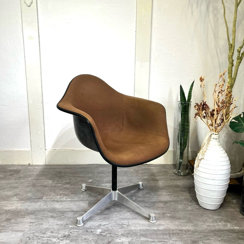 ハーマンミラー / Herman Miller アームシェルチェア コントラクトベース チャールズ＆レイ・イームズ FRP