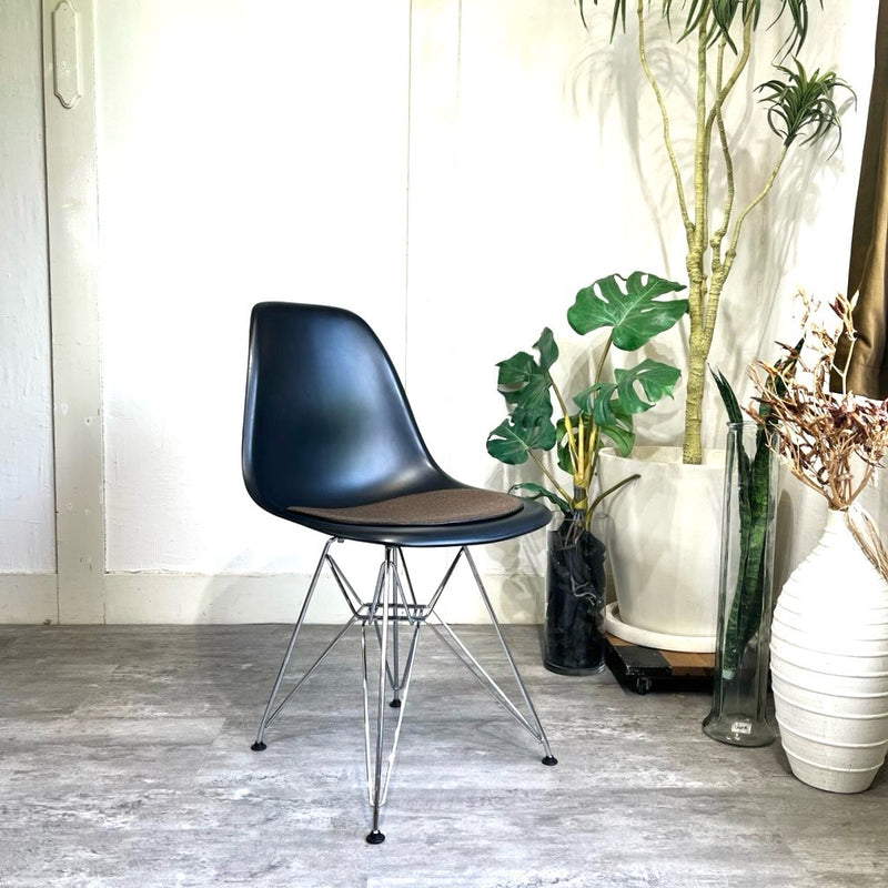 ハーマンミラー / Herman Miller Vitra サイドシェルチェア チャールズ＆レイ・イームズ エッフェルベース 中古 – RESTYLE