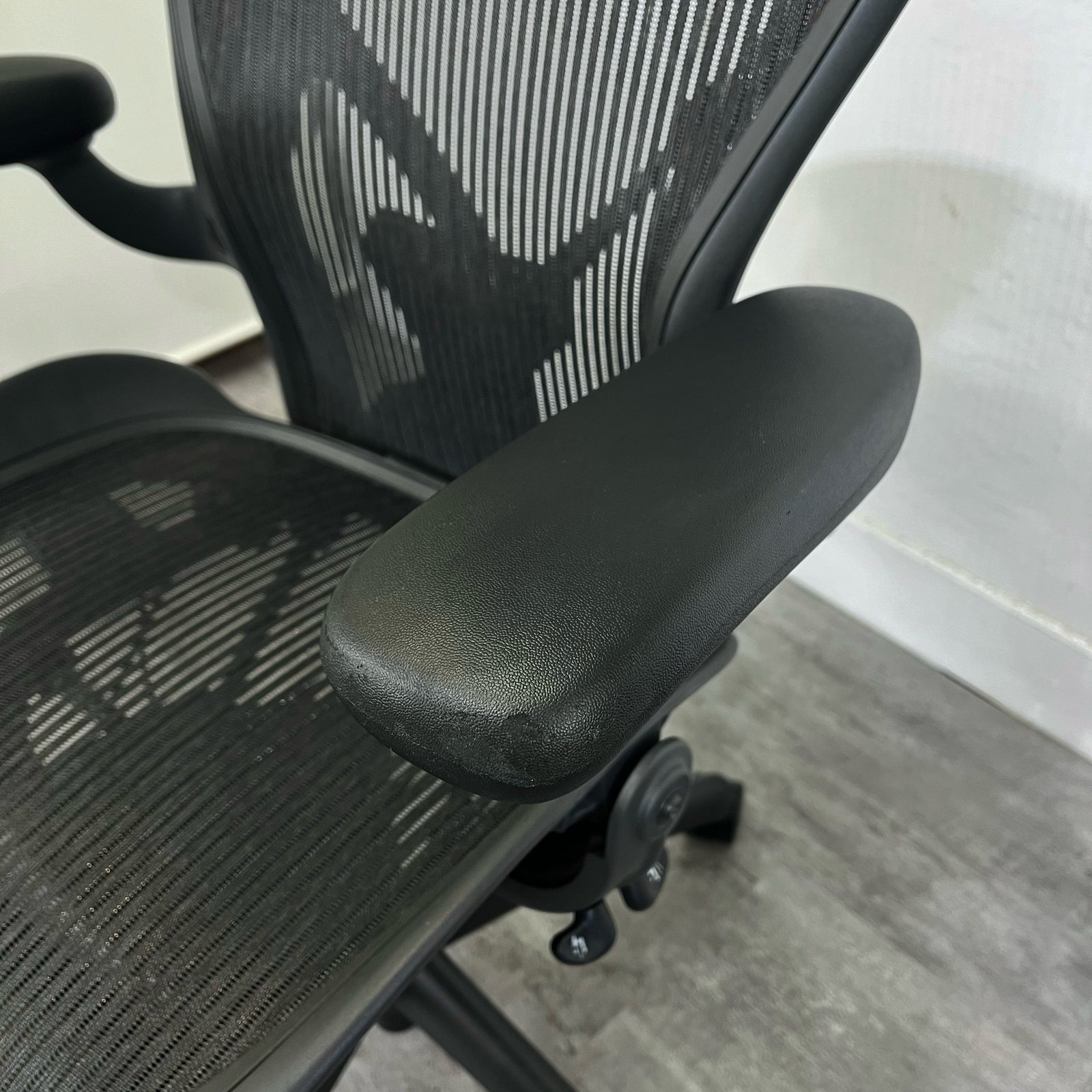 ハーマンミラー / HermanMiller アーロンチェア クラシック Size B 中古 デスクチェア オフィスチェア ブラック – RESTYLE