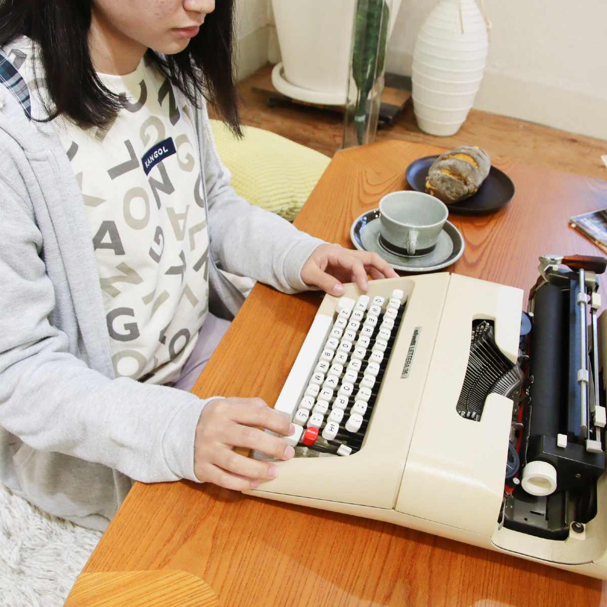 オリベッティ ／ olivetti レッテラ／ ＬＥＴＴＥＲＡ ３５ タイプライター レトロ インテリアオブジェ ヴィンテージ 中古 – RESTYLE