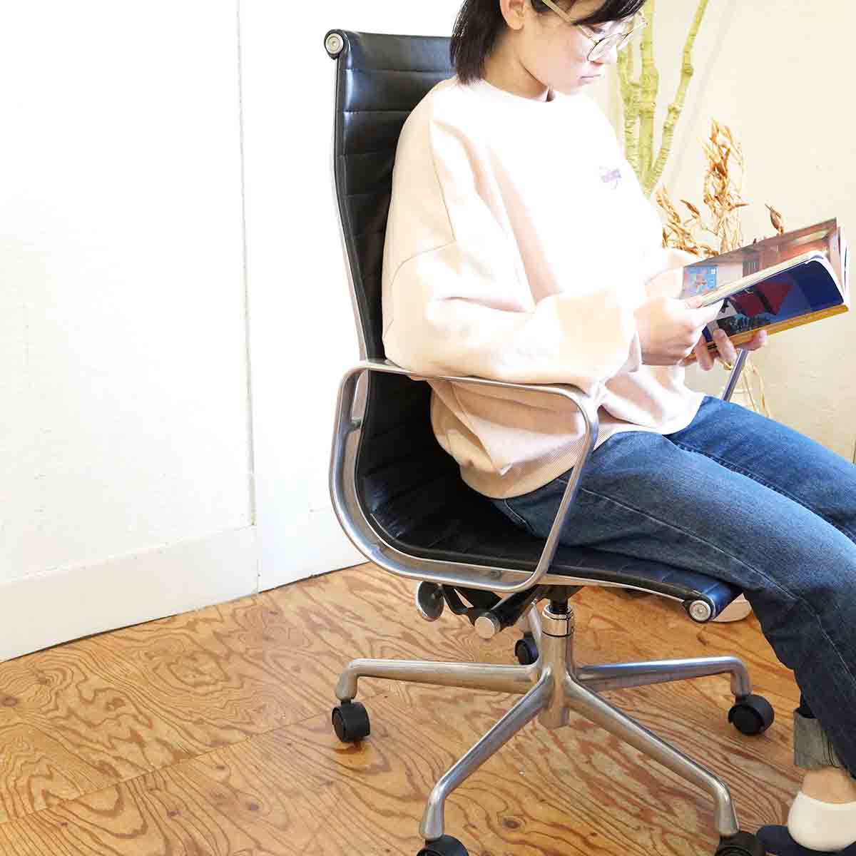 ハーマンミラー / Hermanmiller アルミナムグループ エグゼクティブチェア オフィスチェアイームズ ワークチェア ハイバック 本革  ブラック 中古 – RESTYLE