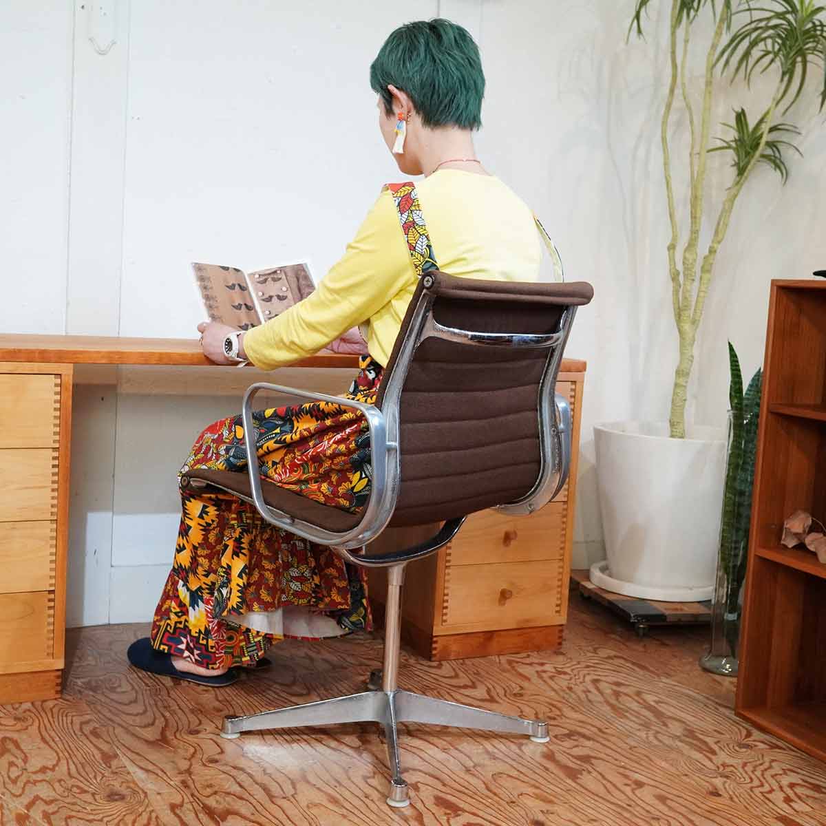 ハーマンミラー / Herman Miller アルミナムグループ サイドチェア コントラクトベース イームズ ヴィンテージ 中古 – Restyle