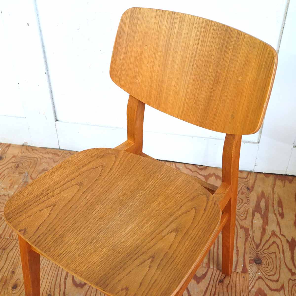 トラックファニチャー / TRUCK FURNITURE TORCH CHAIR - WOOD SEAT ダイニングチェア ナラ材 中古 –  RESTYLE