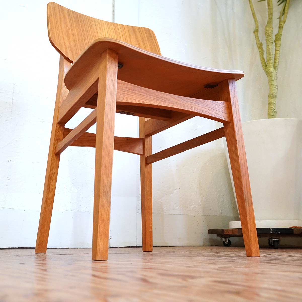 トラックファニチャー / TRUCK FURNITURE TORCH CHAIR - WOOD SEAT ダイニングチェア ナラ材 中古 –  RESTYLE