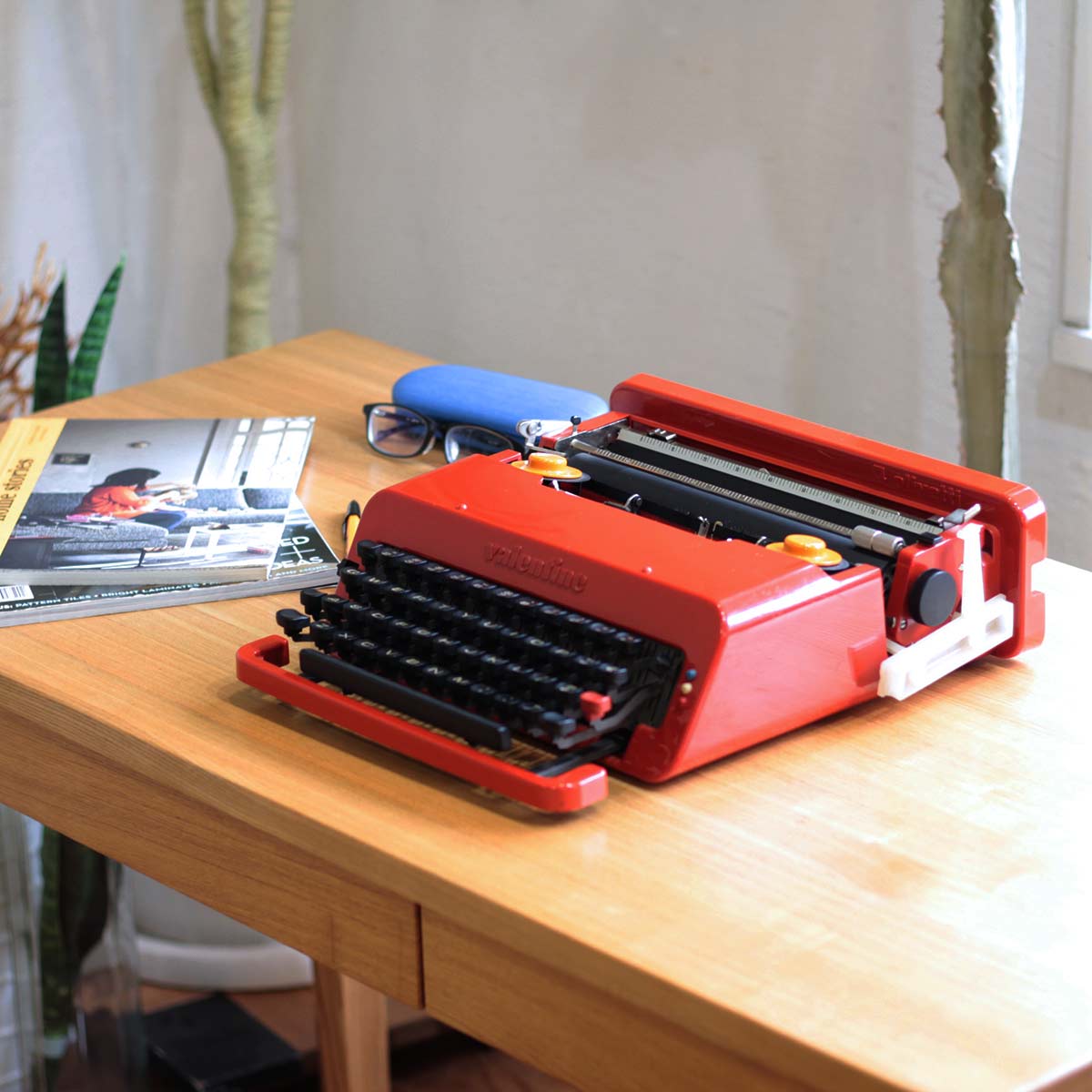 オリベッティ / olivetti バレンタイン タイプライター レトロ エットレ・ソットサス ヴィンテージ 中古 オブジェ 雑貨 バケツ –  RESTYLE