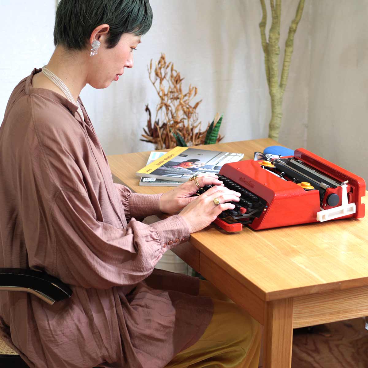 オリベッティ / olivetti バレンタイン タイプライター レトロ エットレ・ソットサス ヴィンテージ 中古 オブジェ 雑貨 バケツ –  RESTYLE