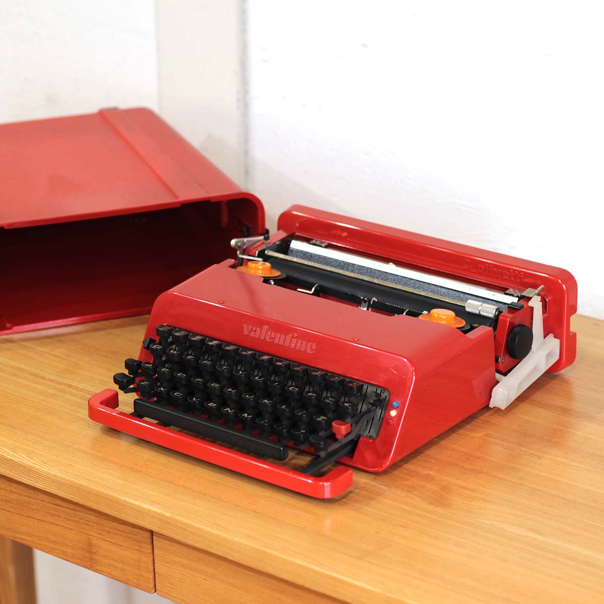 オリベッティ / olivetti バレンタイン タイプライター レトロ エットレ・ソットサス ヴィンテージ 中古 オブジェ 雑貨 バケツ –  RESTYLE