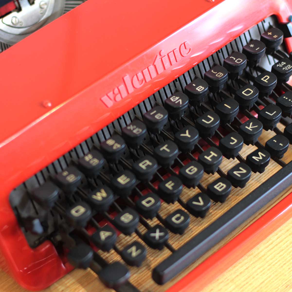 オリベッティ / olivetti バレンタイン タイプライター レトロ エットレ・ソットサス ヴィンテージ 中古 オブジェ 雑貨 バケツ –  RESTYLE