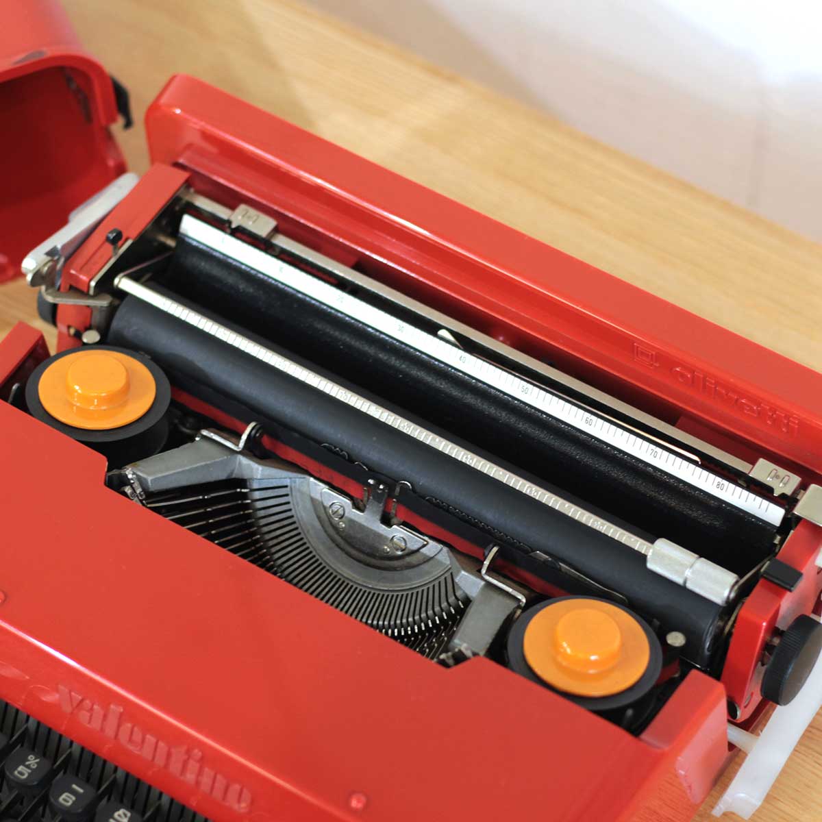 オリベッティ / olivetti バレンタイン タイプライター レトロ エットレ・ソットサス ヴィンテージ 中古 オブジェ 雑貨 バケツ –  RESTYLE