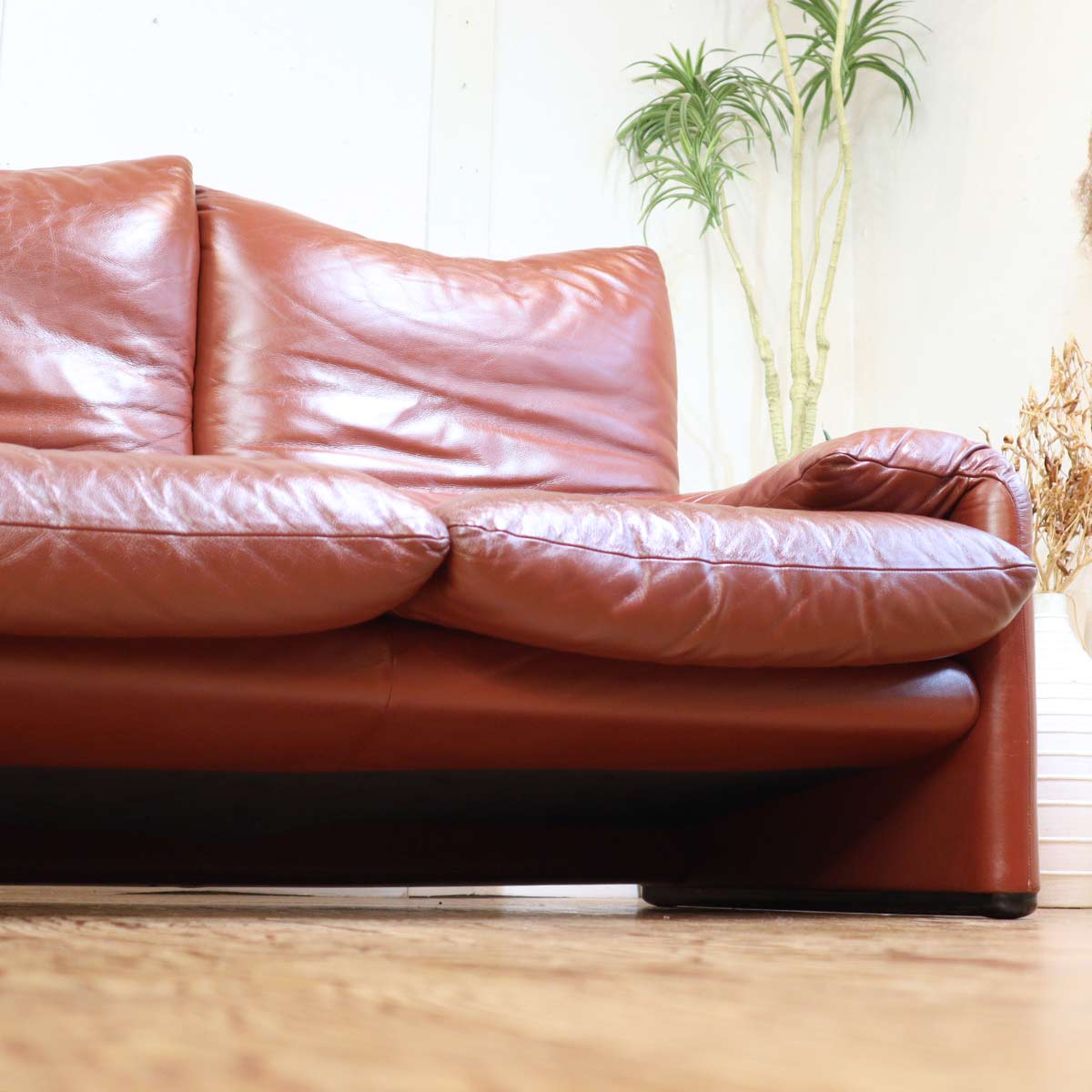 カッシーナ / Cassina 675 マラルンガ 本革 トリプルソファ 3人掛け ヴィコ・マジストレッティ 中古動画 – Restyle