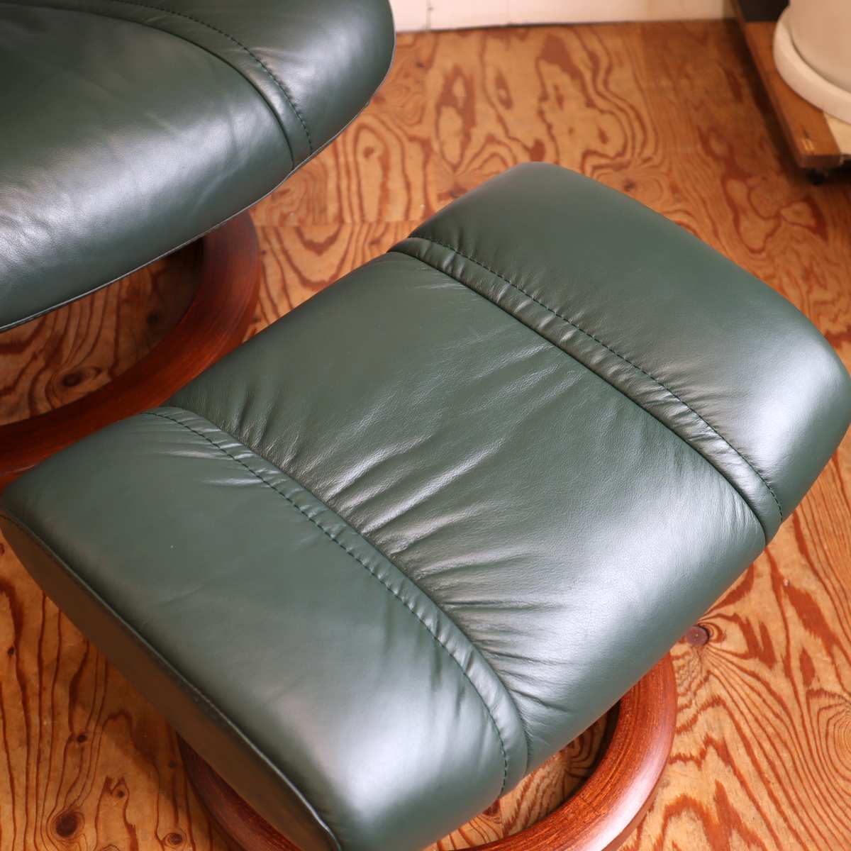 エコーネス / EKORNES ストレスレスチェア ウィング / Wing Lサイズ オットマン付 本革張り グリーン リクライニング 中古 –  RESTYLE