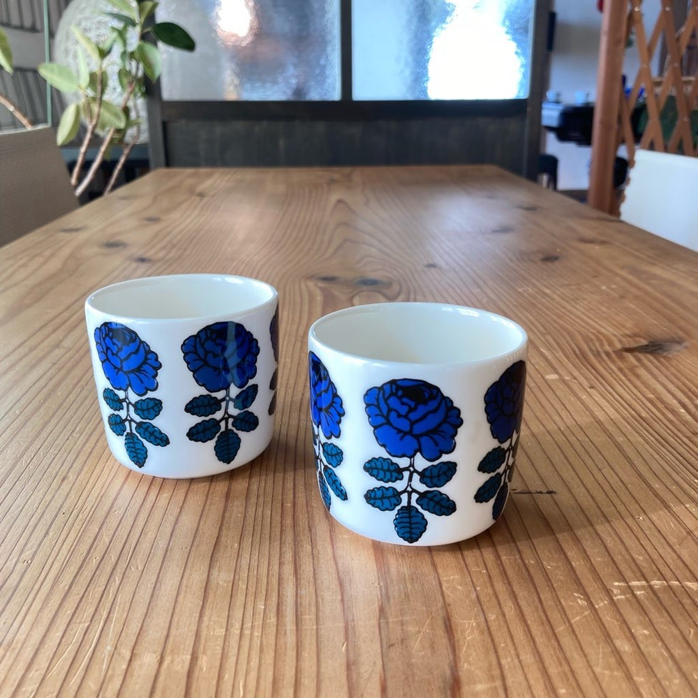 マリメッコ / marimekko ヴィヒキルース / VIHKIRUUSU ラテマグ バラ柄 ダークブルー 濃い青 北欧 日本限定 中古 –  RESTYLE