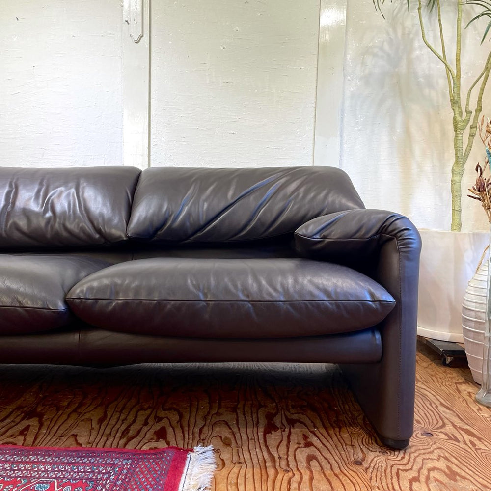 カッシーナ Cassina マラルンガ ダークブラウン 3人掛け トリプルソファ 本革張り MARALUNGA マジストレッティ 中古 美品 –  RESTYLE